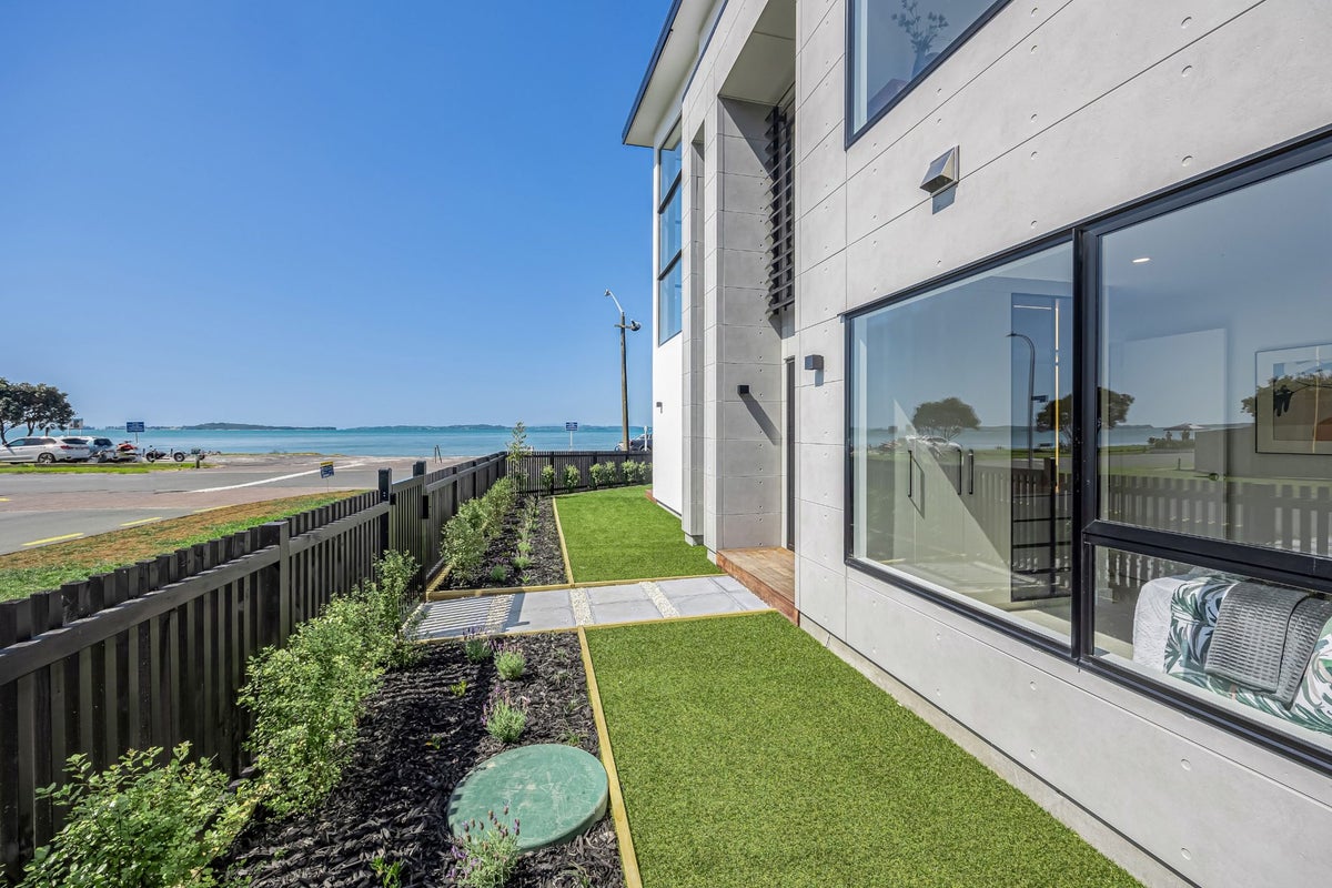 58 The Esplanade, Eastern Beach, Auckland - Carousel 32