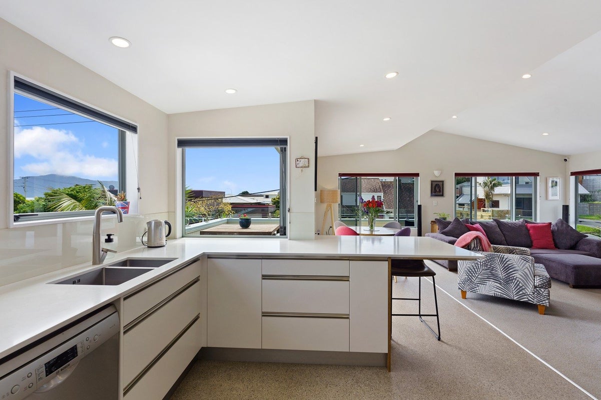 4 Tahi Road, Paraparaumu Beach, Paraparaumu - Carousel 2