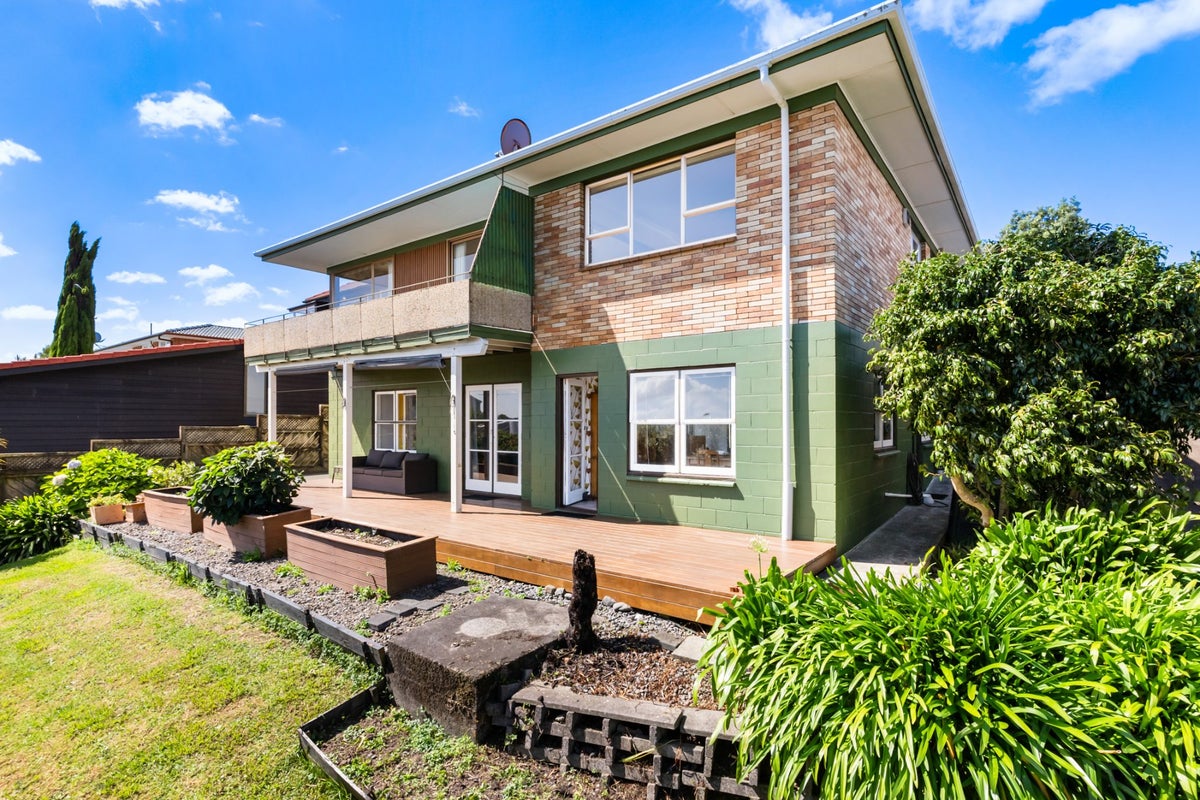 38 Maryland Street, Point Chevalier, Auckland - Carousel 1
