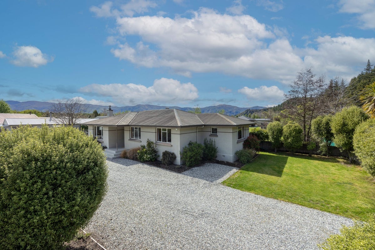 23 Main Road, Luggate, Wanaka - Carousel 2