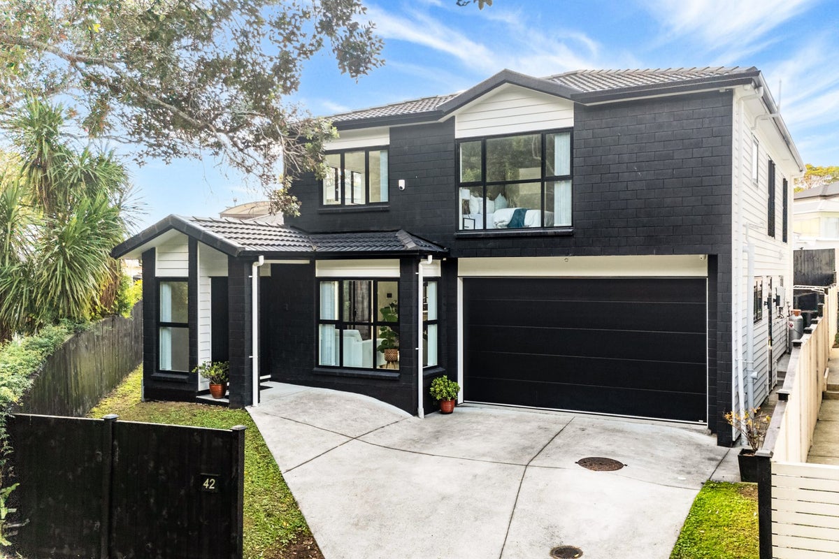 42 Connell Street, Blockhouse Bay, Auckland - Carousel 1
