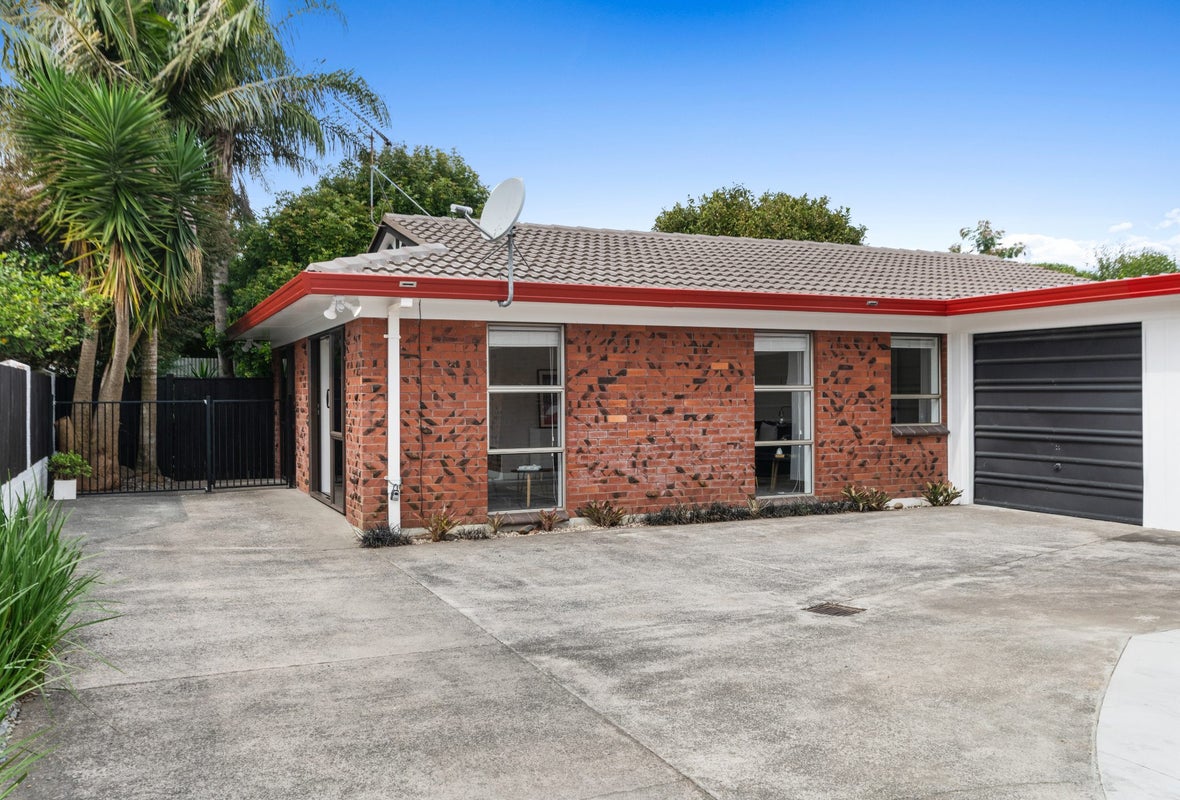 2/22 Beaumaris Way, Conifer Grove, Takanini - Carousel 1