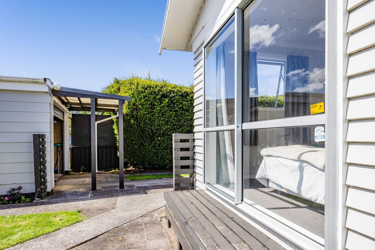 4 Karaka Street, Merrilands, New Plymouth - Carousel 2
