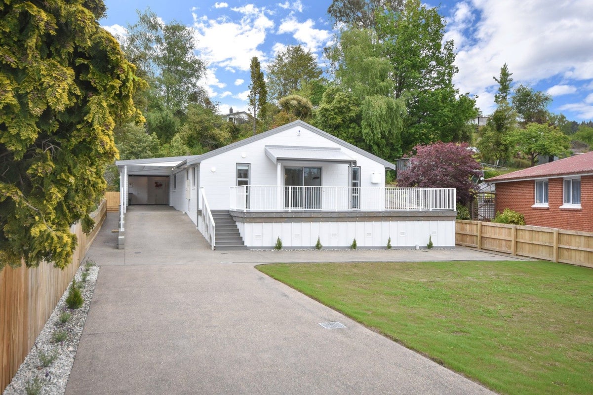 11 Flower Street, Fairfield, Dunedin - Carousel 1