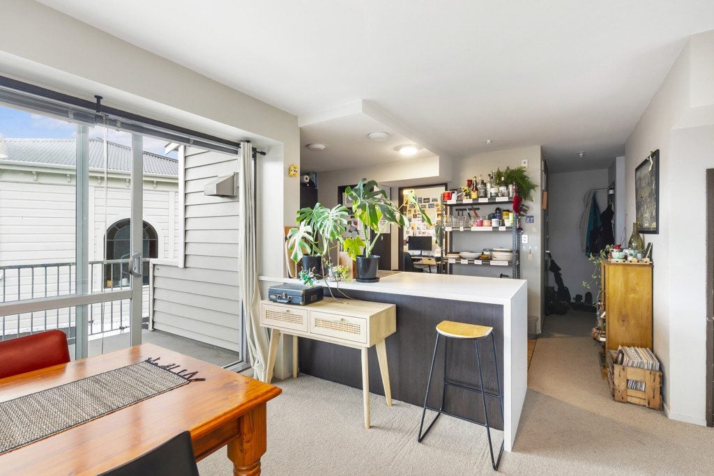 8J Finlay Terrace, Mount Cook, Wellington - Carousel 2