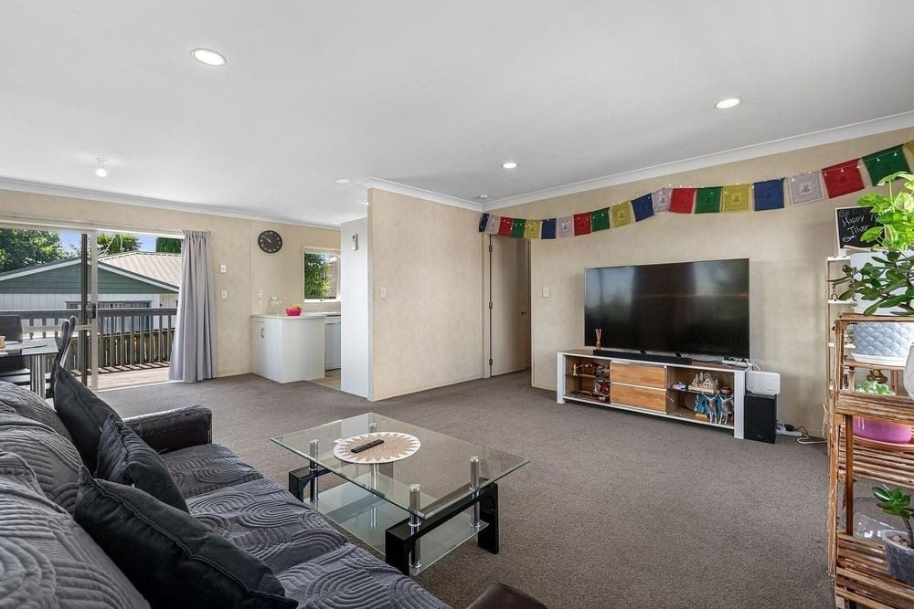 16B Bristol Avenue, Brookfield, Tauranga - Carousel 2