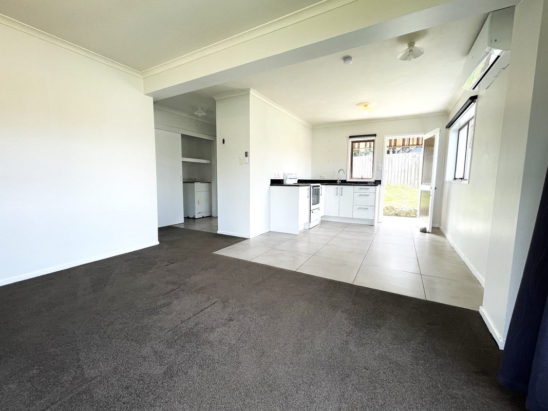 97A View Road, Sunnyvale, Auckland - Carousel 1
