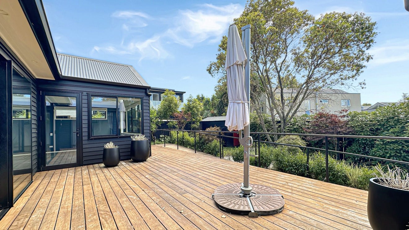 42 Rautara Street, Orakei, Auckland - Carousel 21
