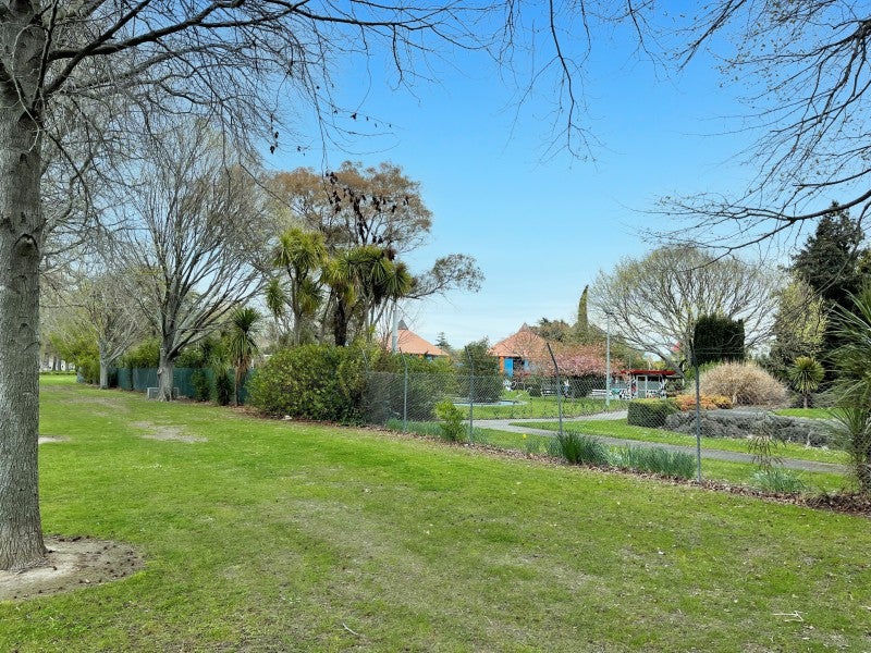 916 Grove Road, Mayfair, Hastings - Carousel 12