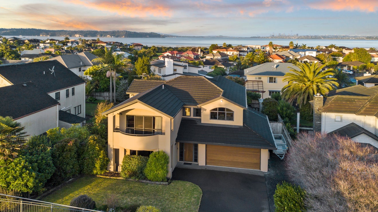22 Beach Road, Te Atatu Peninsula, Auckland - Carousel 1