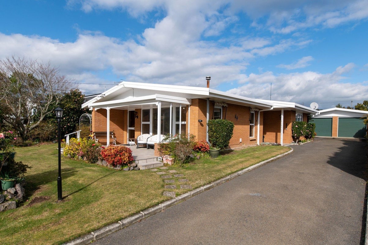 8 Carlton Street, Glenholme, Rotorua - Carousel 1