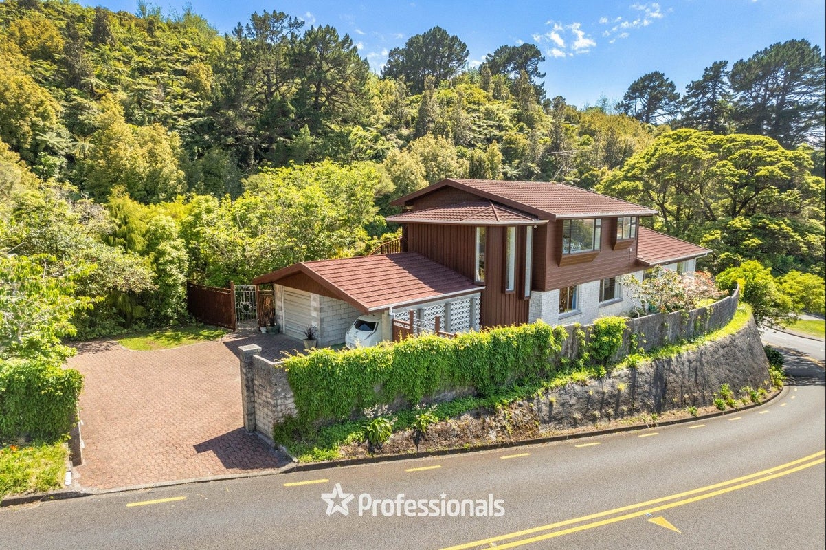 14 Harbour View Road, Harbour View, Lower Hutt - Carousel 1