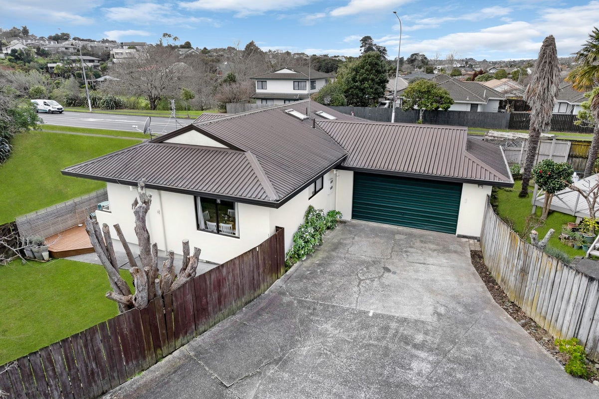 1/27 Lochend Place, Highland Park, Auckland - Carousel 1