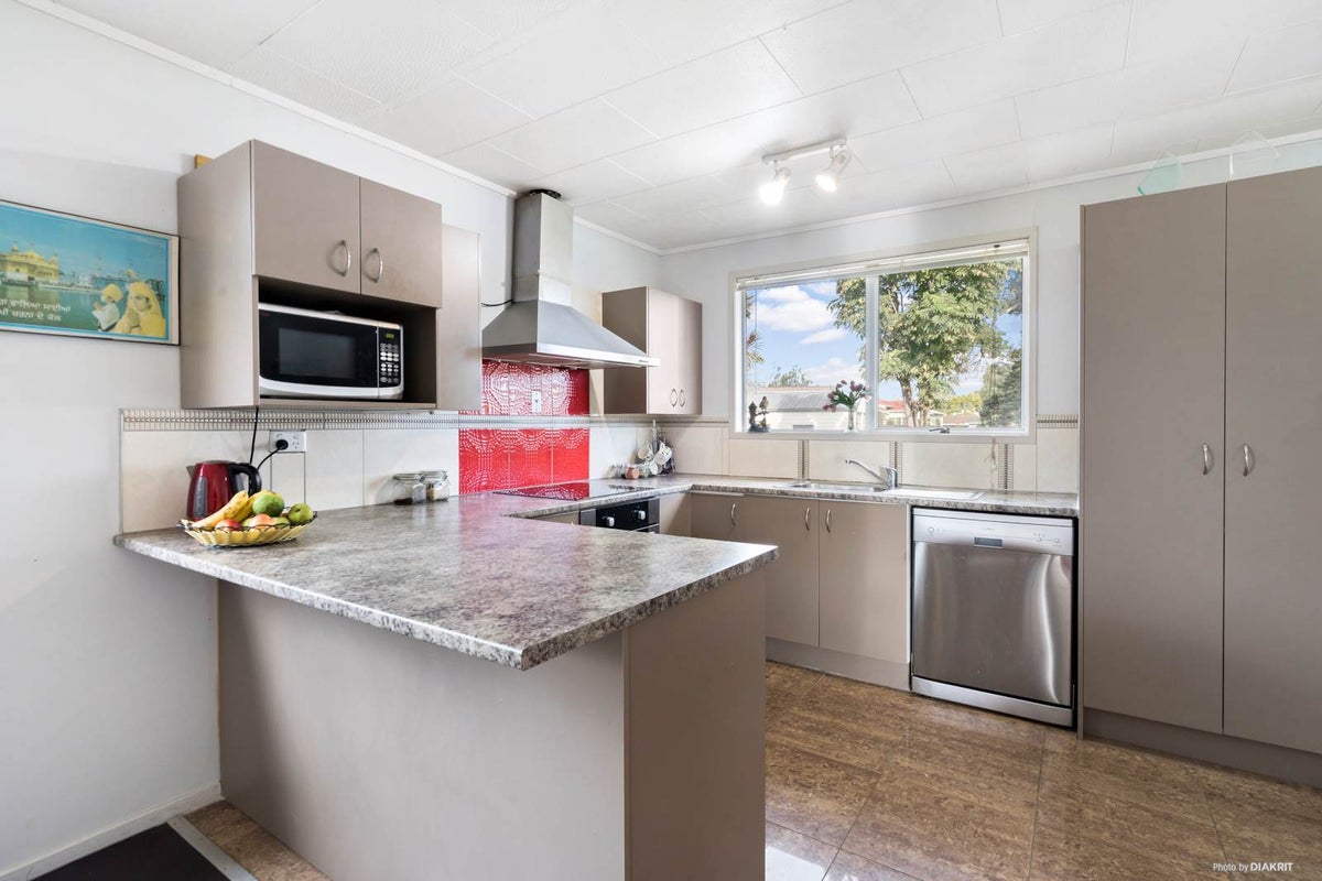 36 Waiari Road, Conifer Grove, Takanini - Carousel 2