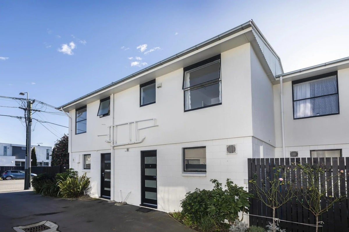 8/544 Barbadoes Street, Edgeware, Christchurch - Carousel 2
