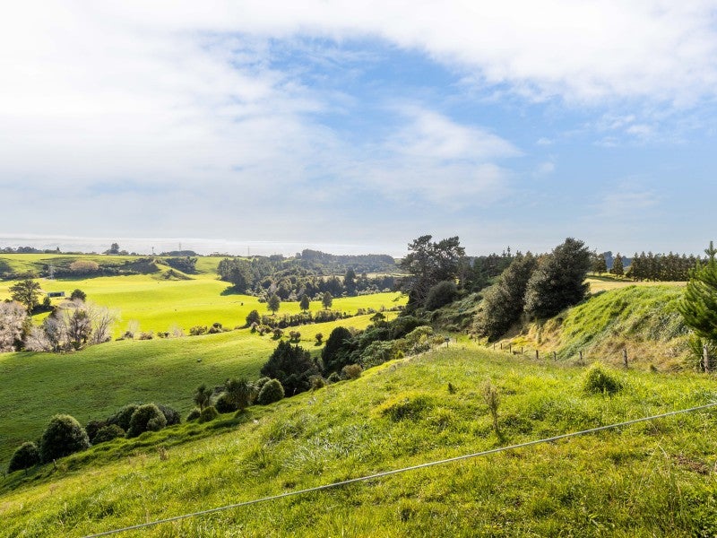 37 Allan Road, Burgess Park, New Plymouth - Carousel 2