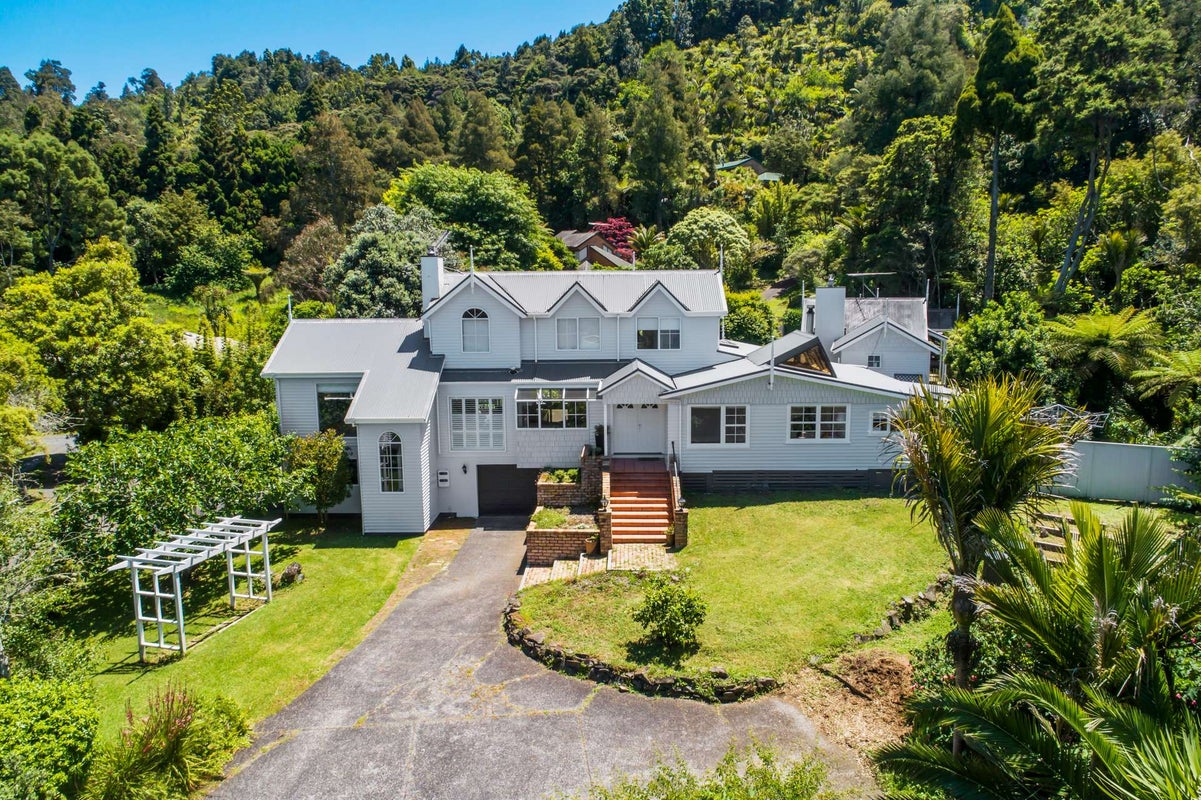 207 Woodlands Park Road, Titirangi, Auckland - Carousel 2