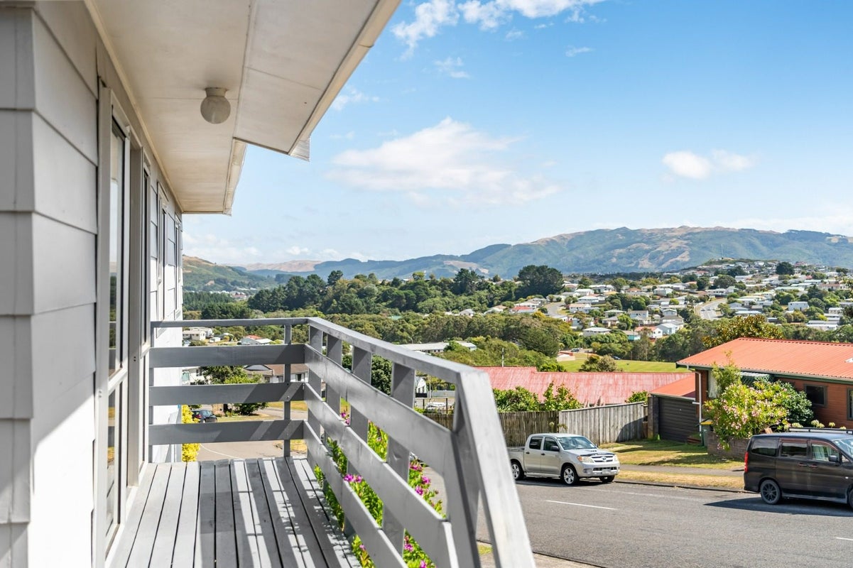 12 Adventure Drive, Whitby, Porirua - Carousel 19