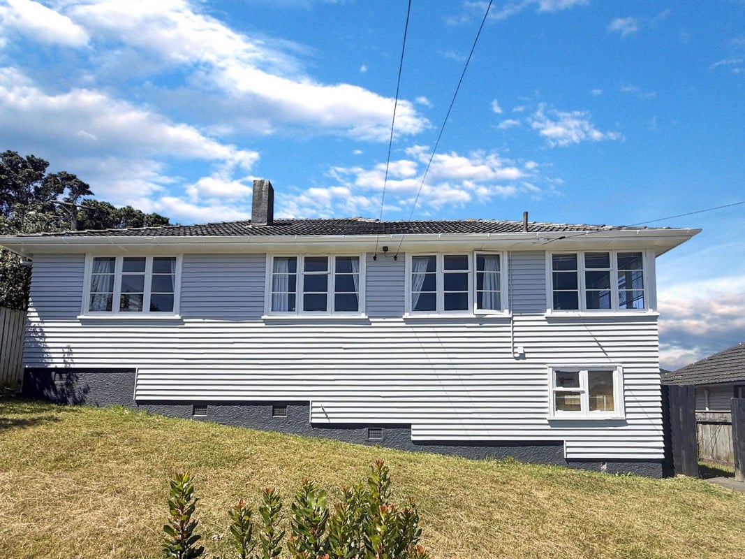 13 Dorset Grove, Cannons Creek, Porirua - Carousel 1