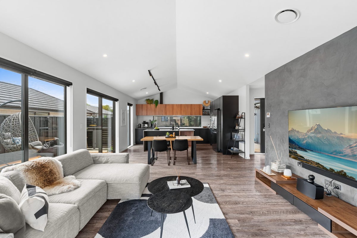 6 Fairbairn Close, Halswell, Christchurch - Carousel 2