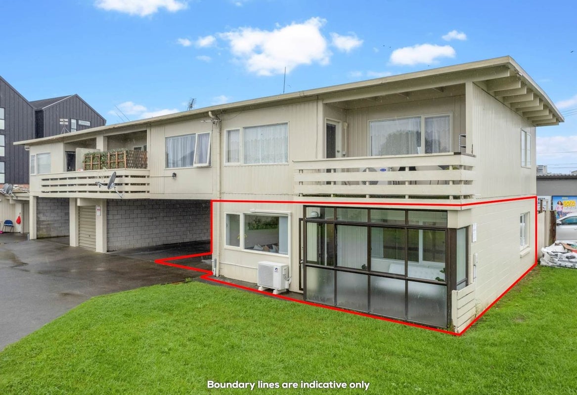 11/5 Keeling Road, Henderson, Auckland - Carousel 1