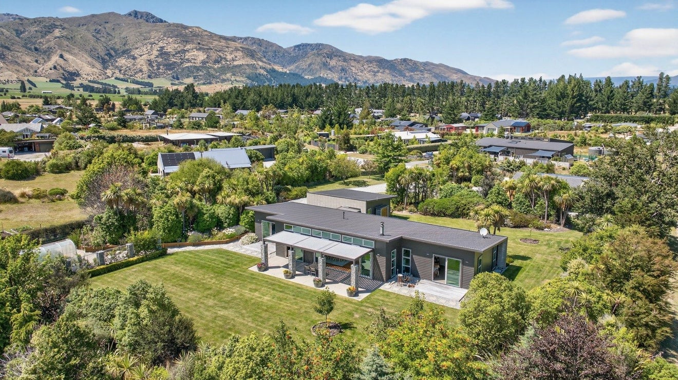28 Sam John Place, Lake Hawea - Carousel 1