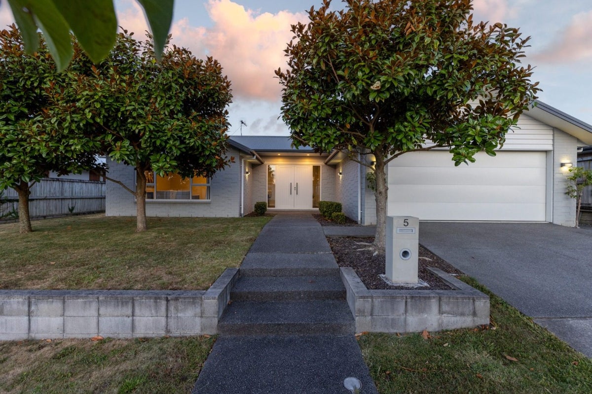 5 Audrey Place, Flagstaff, Hamilton - Carousel 1