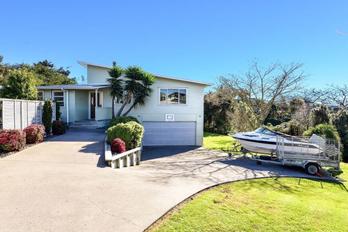 16 Logan Court, Chartwell, Hamilton - Carousel 1
