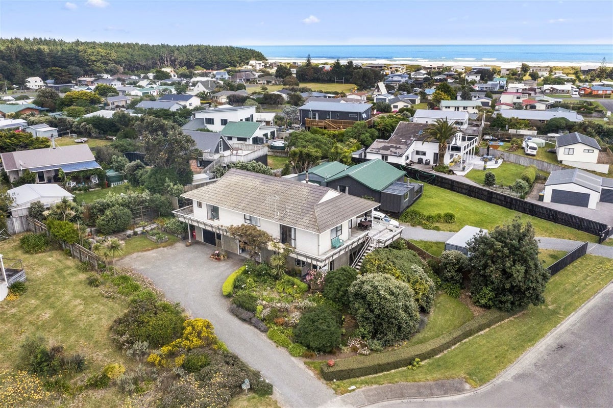 19 Takitimu Street, Waitarere Beach, Levin - Carousel 2