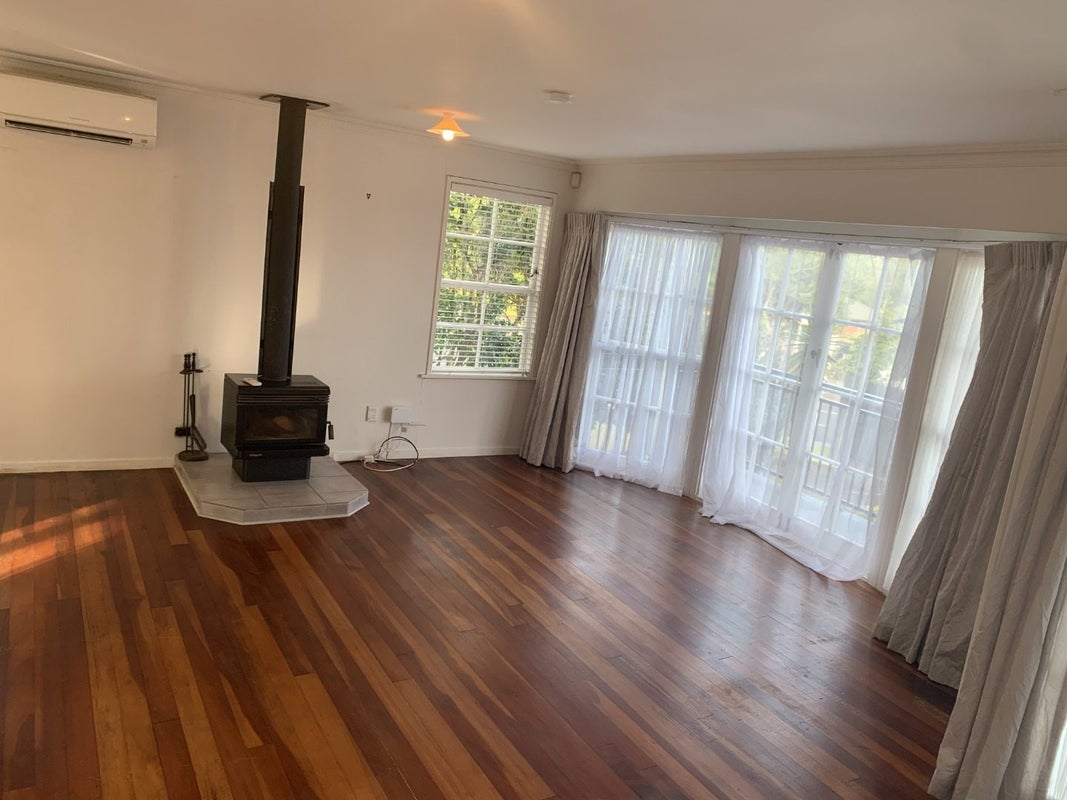 81 Sycamore Drive, Sunnynook, Auckland - Carousel 2