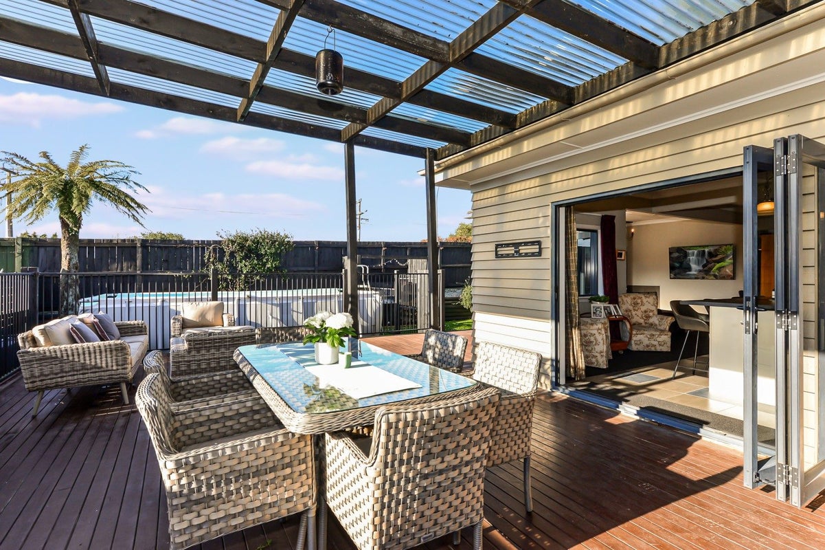 1 Saxbys Road, Glenview, Hamilton - Carousel 1