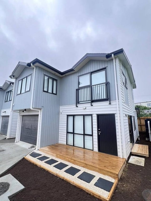 14D Gray Avenue, Mangere East, Auckland - Carousel 1