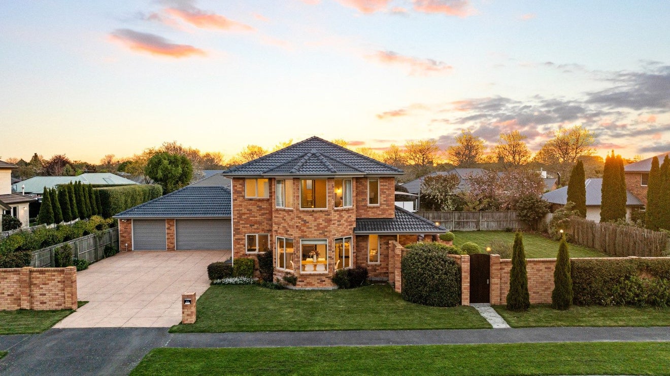 64 Willowview Drive, Redwood, Christchurch - Carousel 1