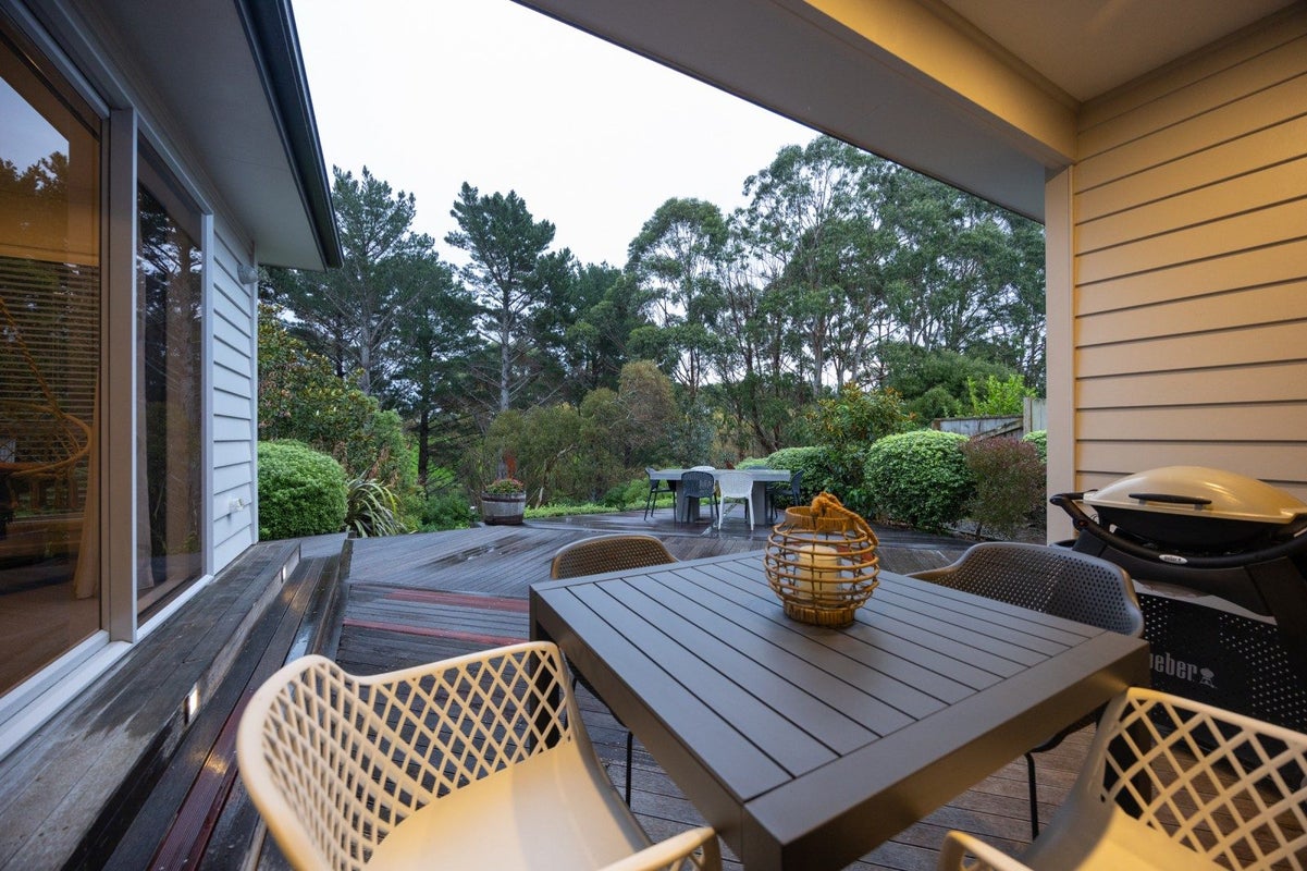 100 Ruapehu Drive, Fitzherbert, Palmerston North, Manawatu / Whanganui - Carousel 2