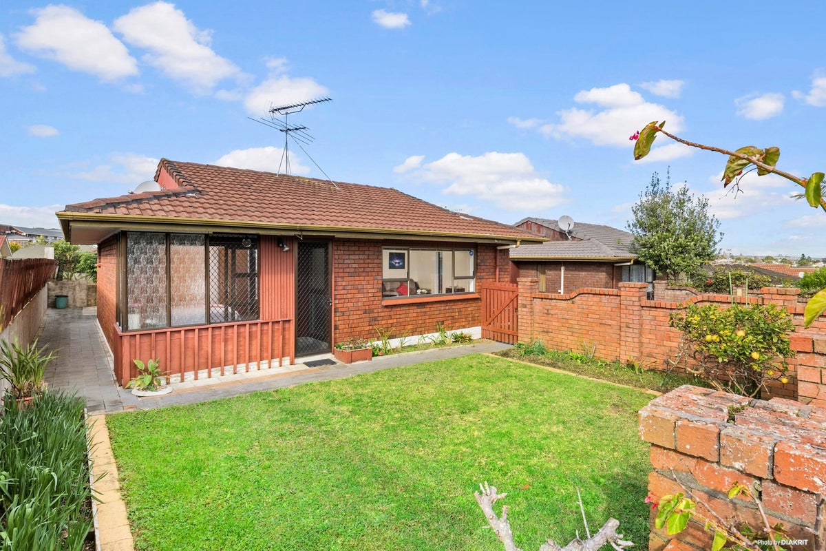 1/54 Wellington Street, Howick, Auckland - Carousel 2