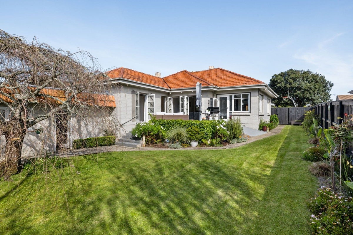 122 Clarkin Road, Fairfield, Hamilton - Carousel 2