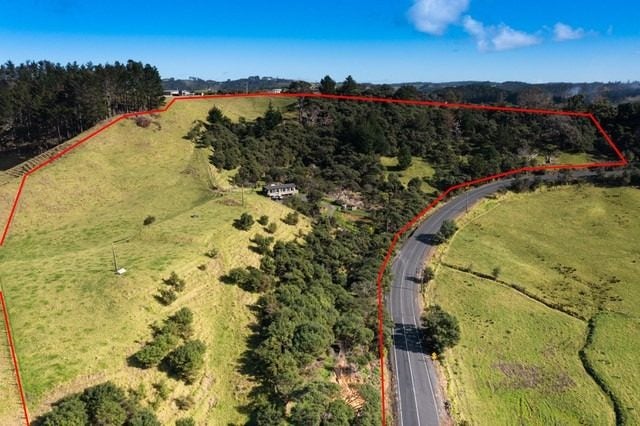 1529 South Head Road, Helensville - Carousel 16