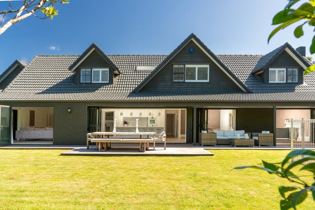 5 Lavinia Grove, Waikanae Beach, Waikanae - Carousel 1
