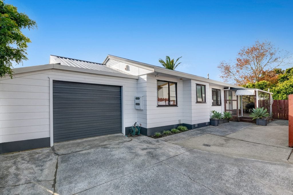 2/41 Barbados Drive, Unsworth Heights, Auckland - Carousel 1
