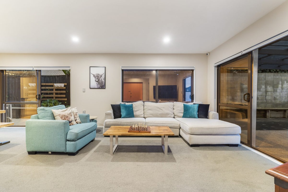 22A Karamu Street, Te Atatu Peninsula, Auckland - Carousel 2