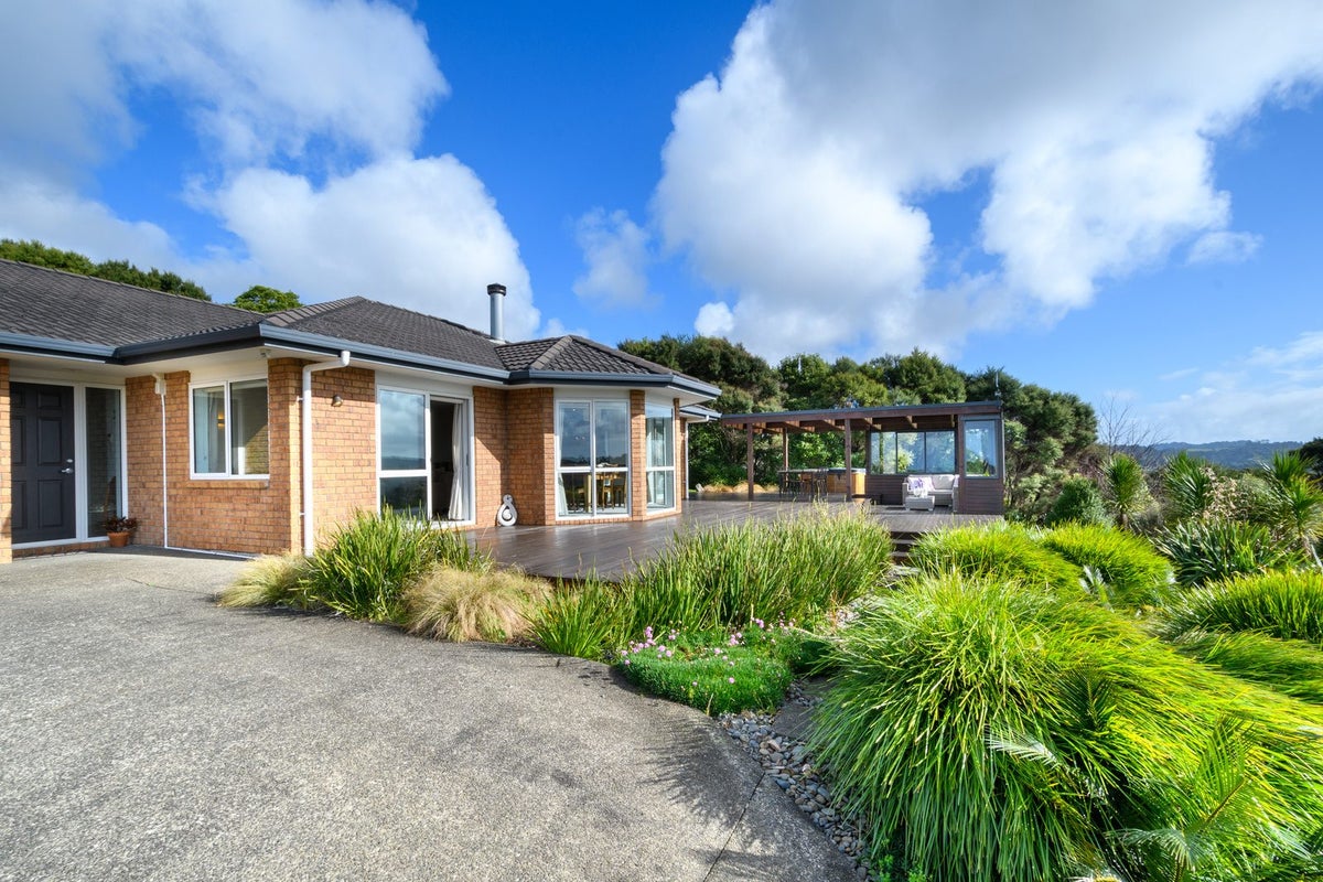 26A Awhiorangi Promenade, Swanson, Auckland - Carousel 1