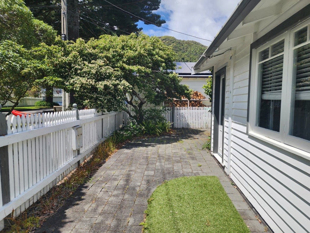 6 Nikau Street, Eastbourne, Lower Hutt - Carousel 2