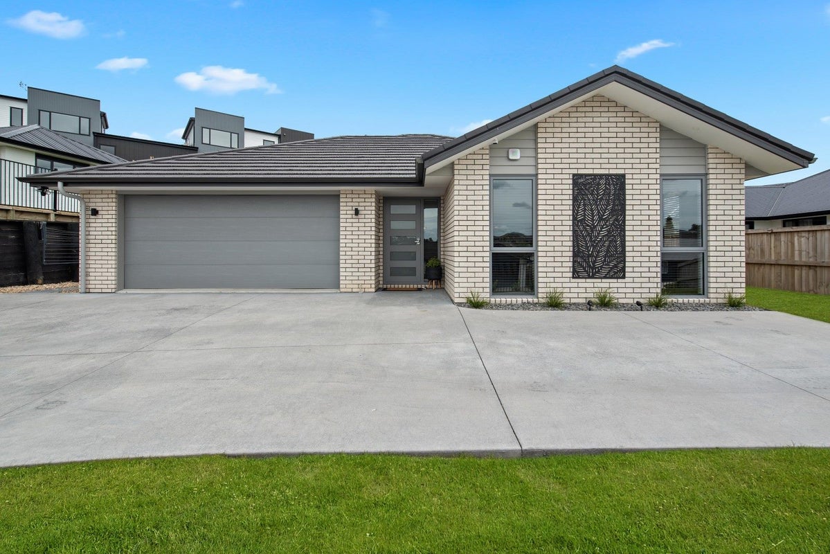 22 Drower Glen, Flagstaff, Hamilton - Carousel 2