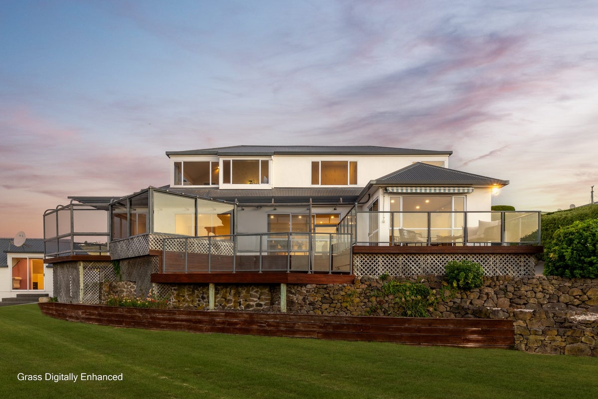 12 Belleview Terrace, Mount Pleasant, Christchurch - Carousel 1