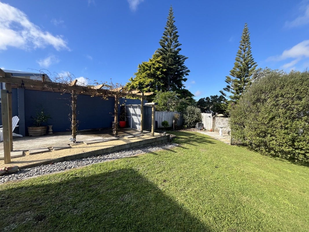 40 Beaumaris Crescent, Ascot Park, Porirua - Carousel 26