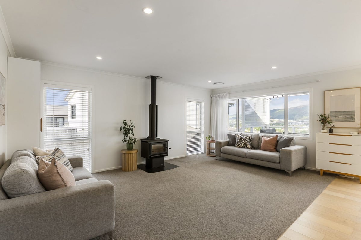 8 Opaoa Way, Aotea, Porirua - Carousel 2