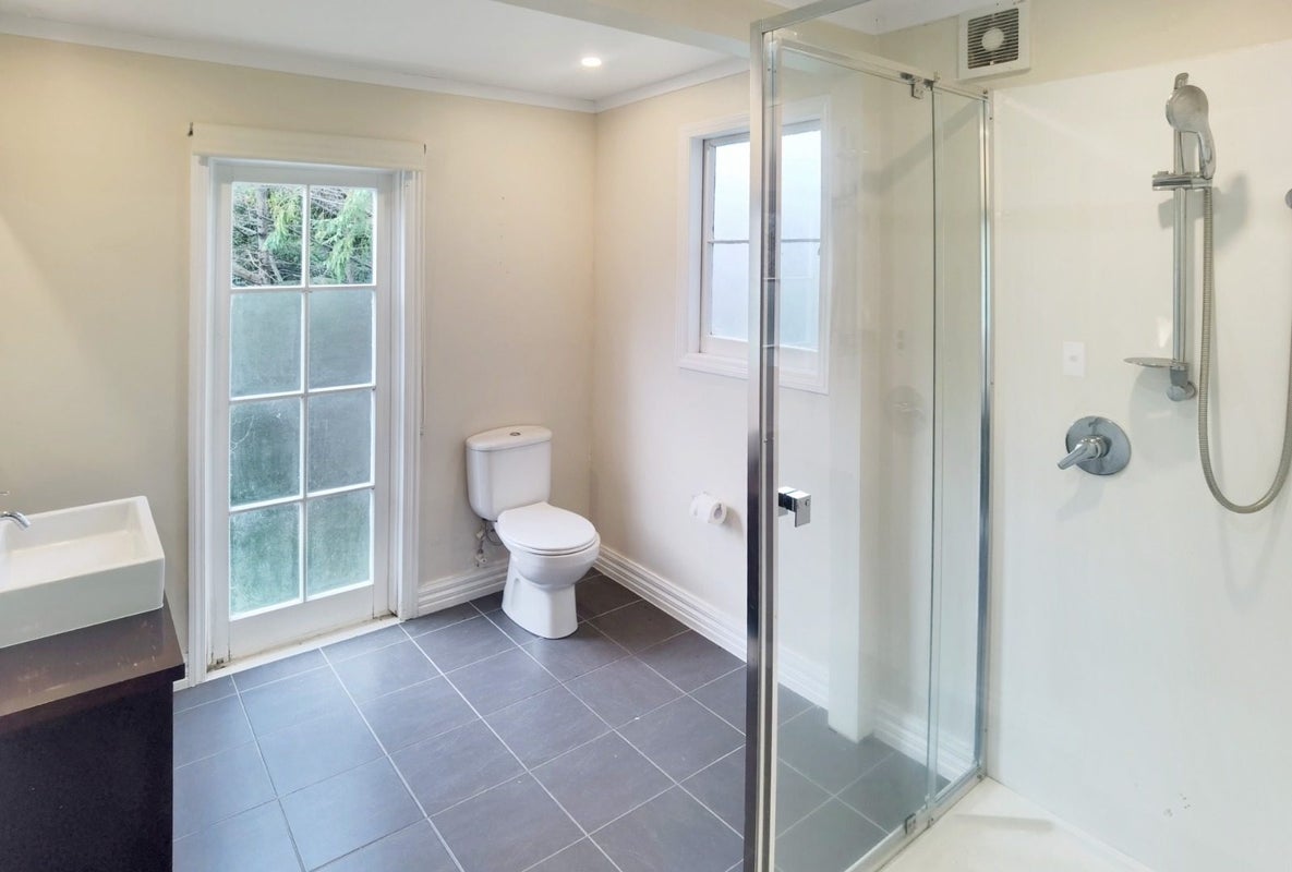 2 Seaview Avenue, Northcote, Auckland - Carousel 10