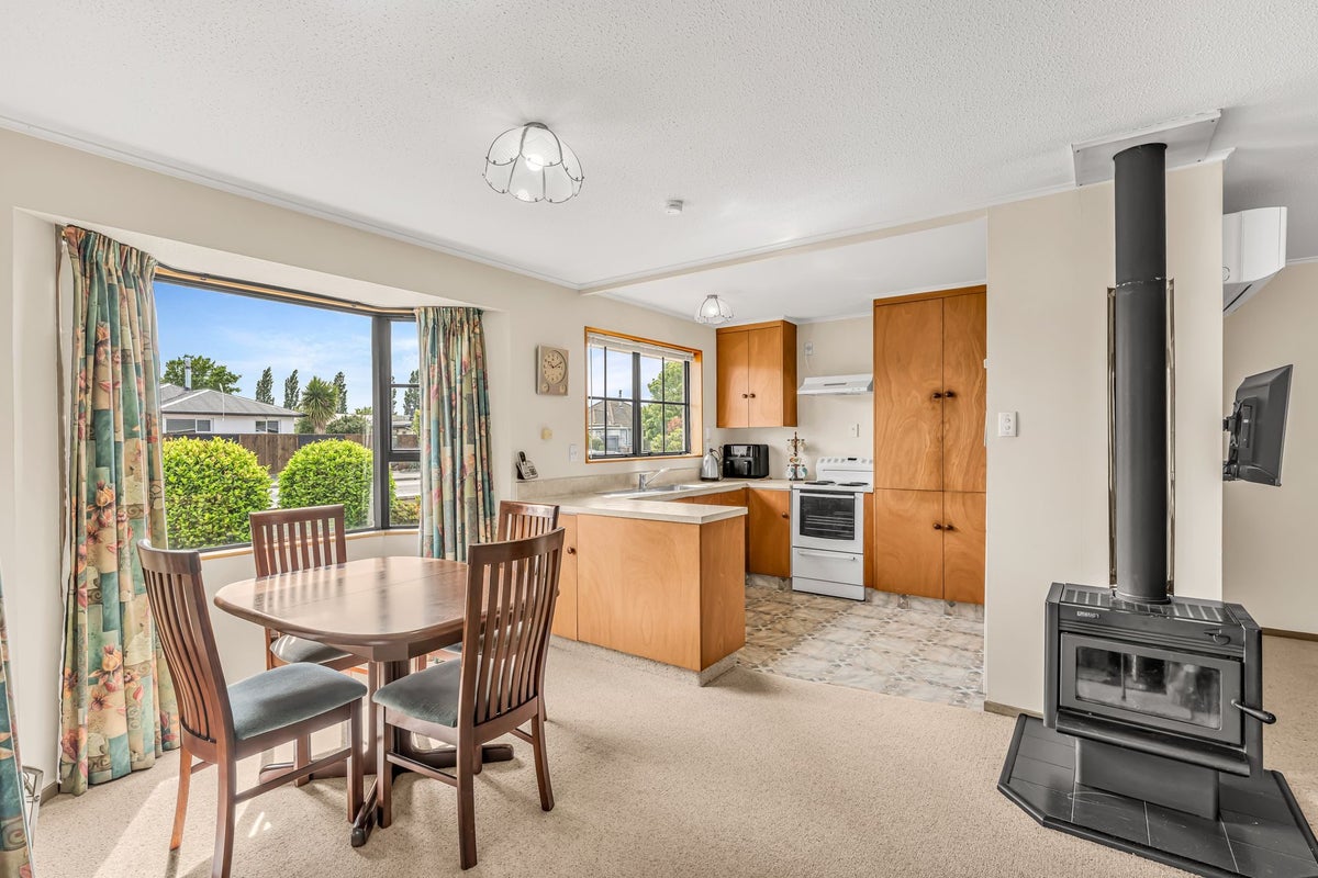 42 Wellington Street, Hampstead, Ashburton, Canterbury - Carousel 2
