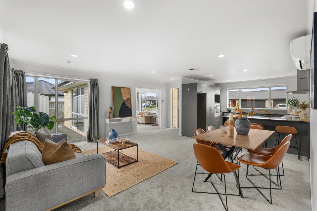 1 Somerville Crescent, Aidanfield, Christchurch - Carousel 2