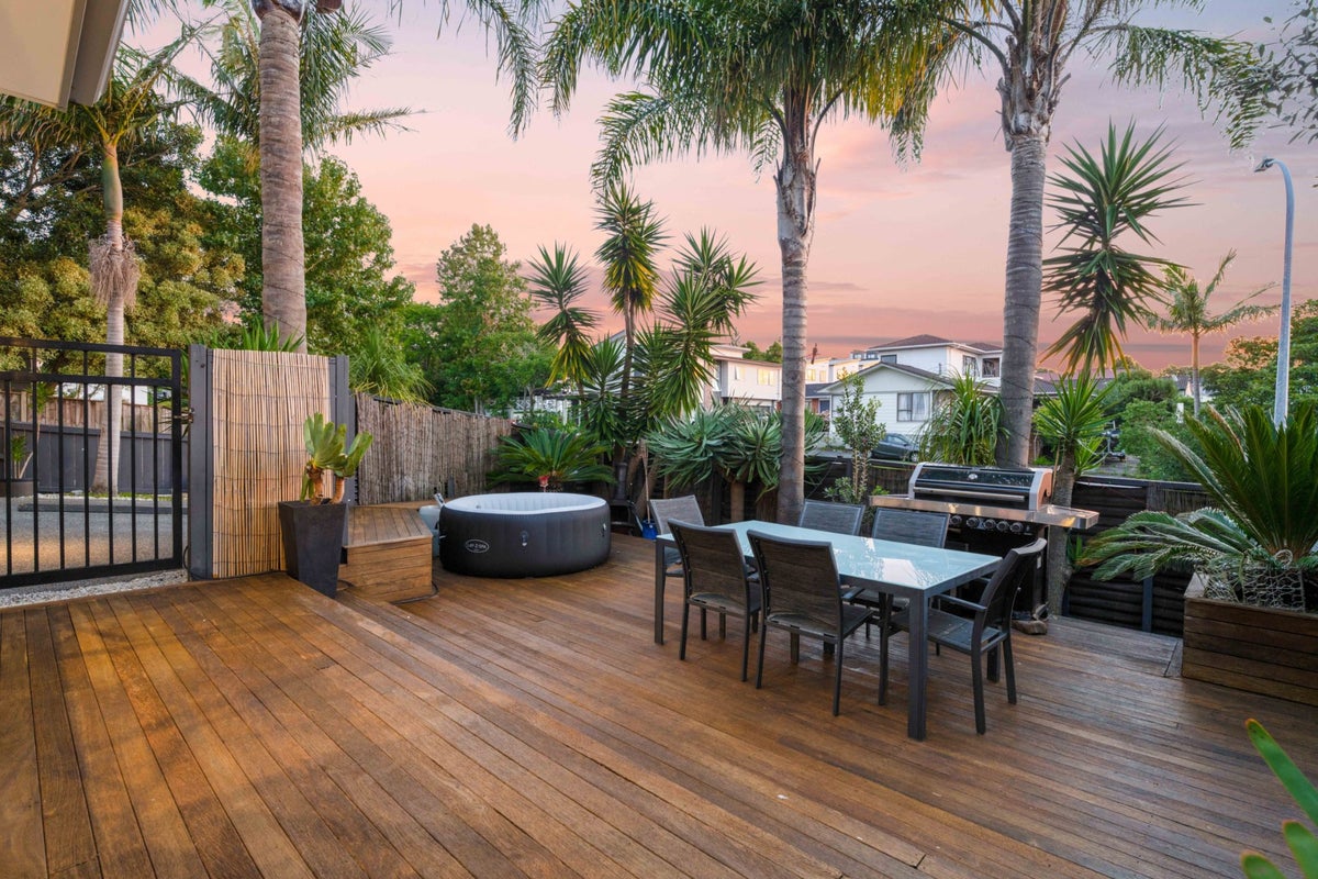 12 Cairngorm Place, Highland Park, Auckland - Carousel 2